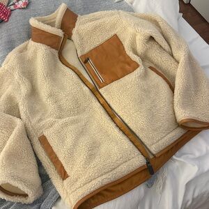 Men’s ORVIS Cream Tan Sherpa Jacket with real leather trim. XL.